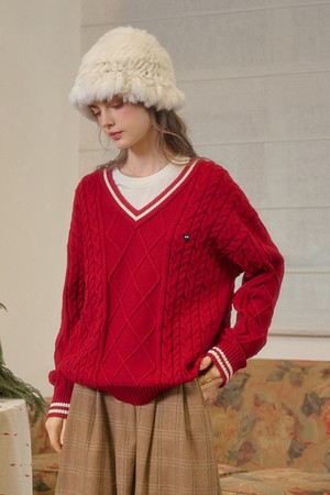 SR_V-neck cable red knit sweater