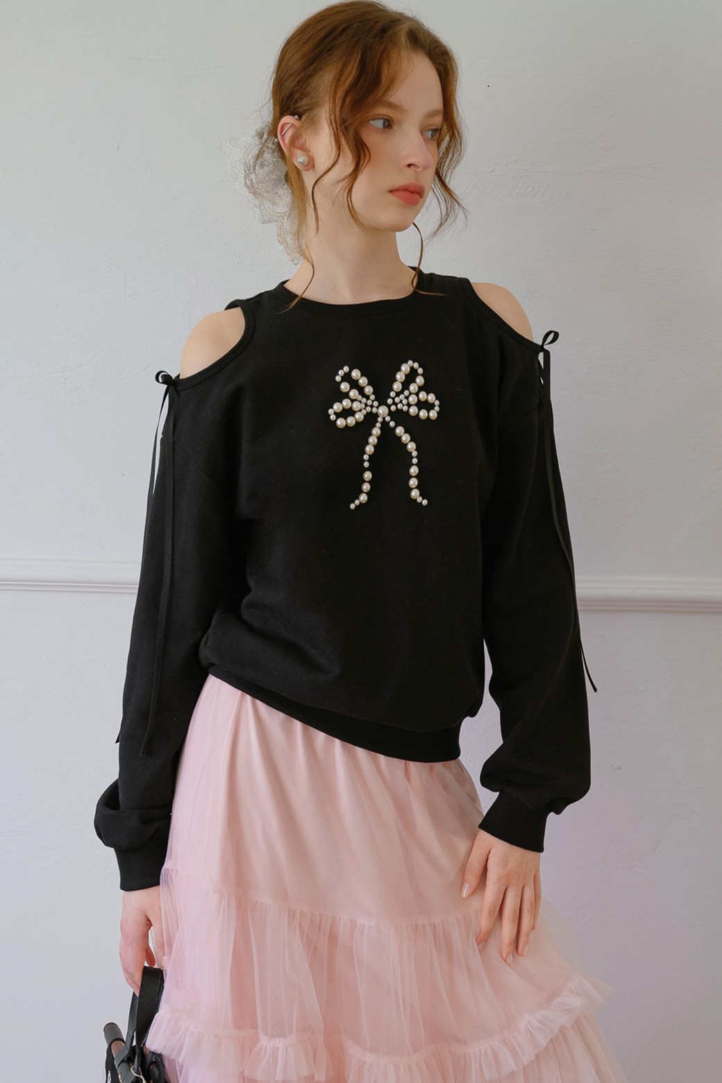 Cest Moidew - 스웻셔츠 - Cest_Pearl shoulder cut out sweatshirt