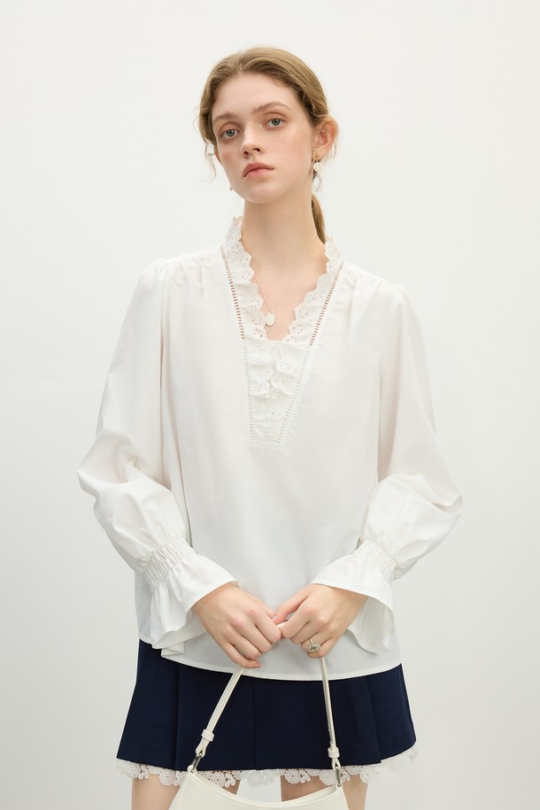 WE'DEE - 블라우스 - WD_Lace v-neck puff sleeve blouse