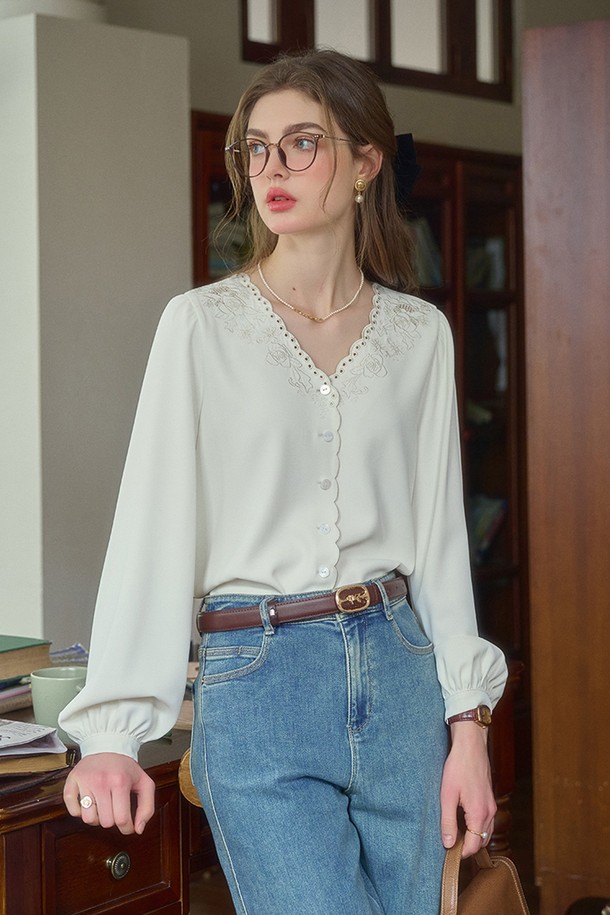 Simple Retro - 블라우스 - SR_Embroidery commuter v-neck shirt