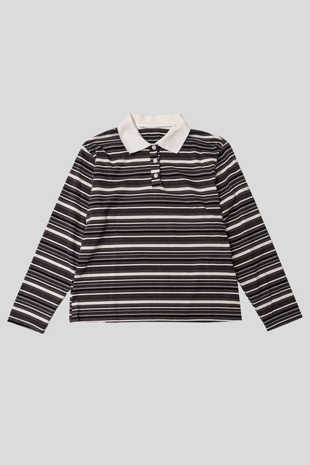 클래식 카라 스트라이프 셔츠는 미니멀하고 베이직한 스타일을 추구하는 분들을 위한 상의입니다. 봄, 가을 시즌에 적합하며, 출근룩, 오피스룩, 카페룩 등 다양한 TPO에 활용할 수 있습니다. 릴랙스 핏으로 편안함을 더했으며, 긴 소매와 레귤러 기장으로 안정적인 핏을 연출합니다. 그레이, 다크 그레이 두 가지 색상으로 출시되었으며, 미니멀한 디자인과 은은한 움직임, 절제된 아름다움을 선사하는 폴리에스테르 소재의 스트라이프 패턴 셔츠입니다.
