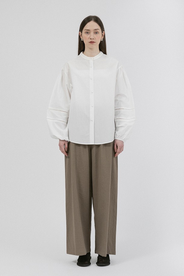 WE'DEE - 블라우스 - WD_Round neck pearl blouse_WHITE