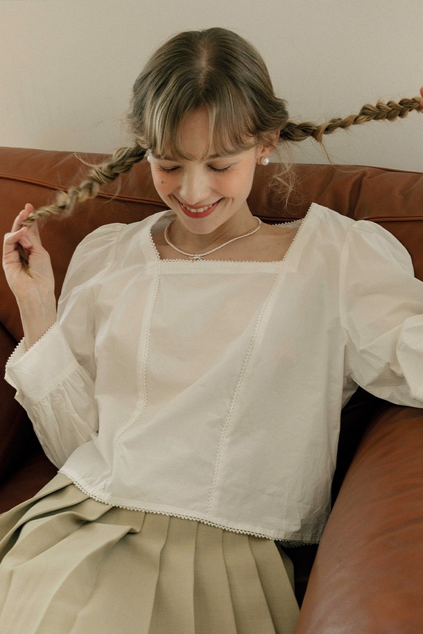 DUNDROP - 블라우스 - DD_Loose sleeves neckline blouse_WHITE