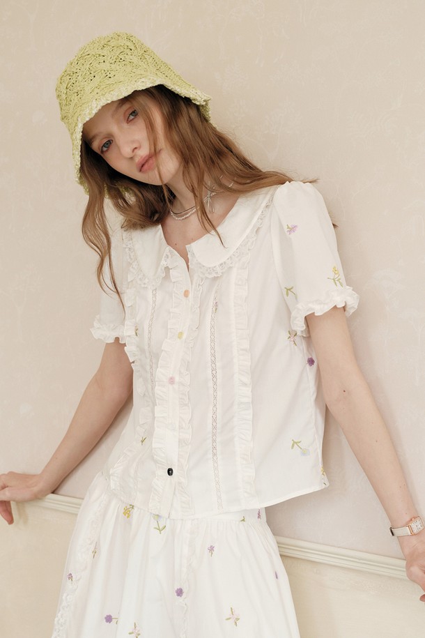 Cest Moidew - 블라우스 - Flower embroidery ruffle blouse