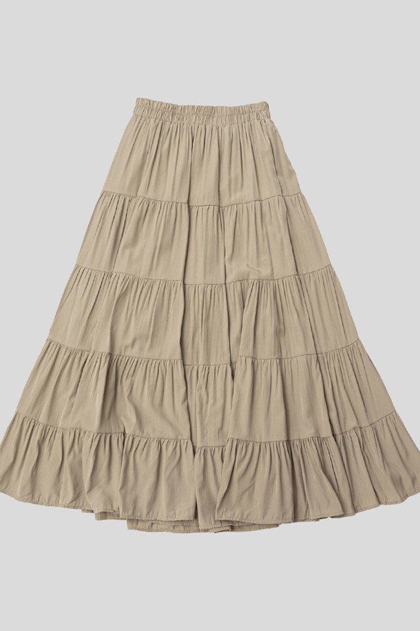 카키 멀티 레이어드 스커트는 클래식하고 엘레강스한 무드를 연출하는 여성 플리츠 롱 스커트입니다. 폴리에스테르, 나일론, 레이온 혼방 소재로 제작되어 사계절 내내 착용 가능하며, 이너 라이닝으로 편안한 착용감을 선사합니다. 허리는 밴딩 처리되어 편안함을 더하고, 비대칭 디자인과 체크 패턴이 특징입니다. 모임룩이나 가을 나들이룩에 특히 잘 어울리며, 미니멀, 시크 스타일을 즐기는 분들께 추천합니다.
