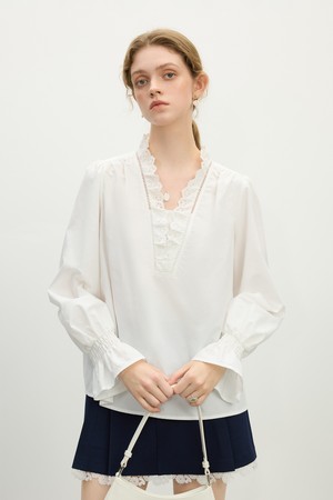 WD_Lace v-neck puff sleeve blouse