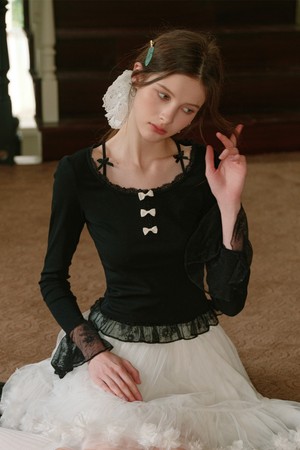 Cest_Bow lace trumpet sleeve top