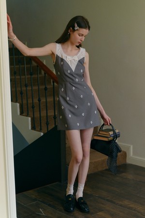 Cest_Embroidery bow sleeveless dress