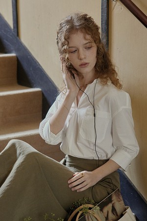 V-neck collar sleeve blouse_2color