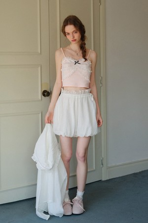 White ruffle balloon short pants