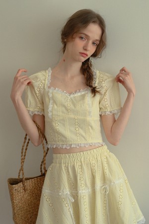 Embroidery lace puff sleeve blouse