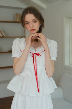 White lace ribbon blouse