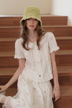 Flower embroidery ruffle blouse