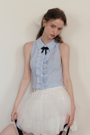 Button point sleeveless shirt