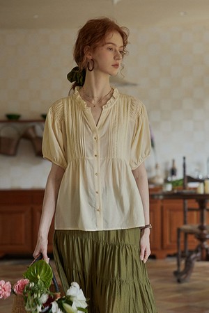 Ruffle collar pleated shirt