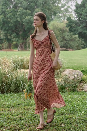 Small fly sleeve red check dress