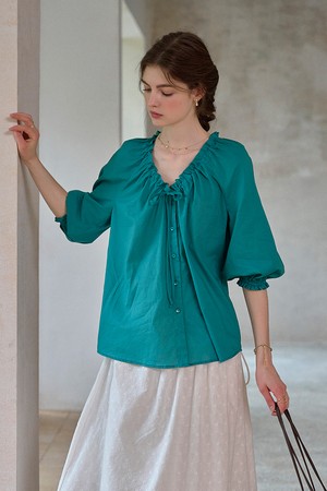Cotton v-neck pleated shirt