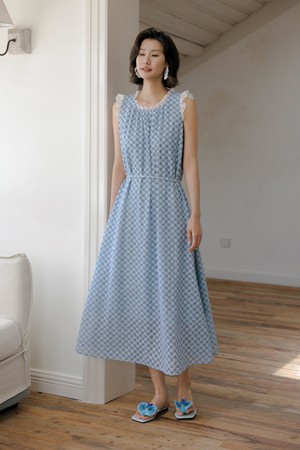 Lace stitched sleeveless dress