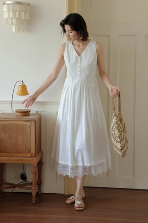French lace sleeveless dress