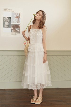 White lace banding skirt