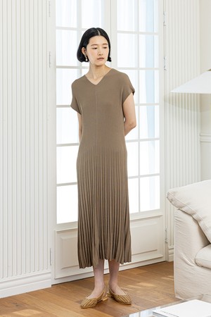 V-neck pleated dress_KHAKI