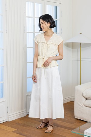 Slim fit white skirt