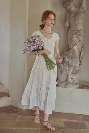 Elegant lace puff sleeve dress