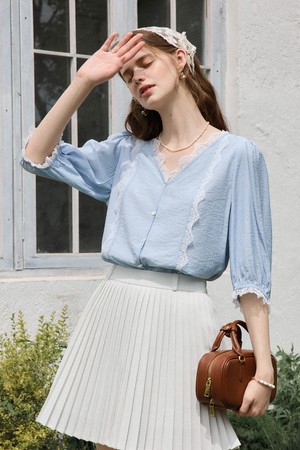 Lace v-neck half sleeve blouse