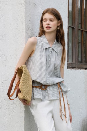Check collar sleeveless blouse