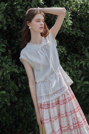 White lace short sleeve blouse