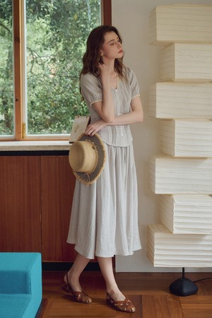 French commuter pleated skirt