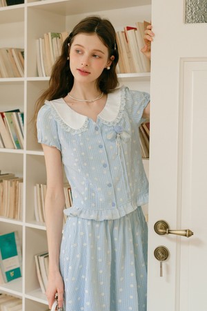 Embroidered flower collar shirt