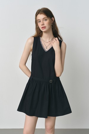 Belted v-neck sleeveless dress