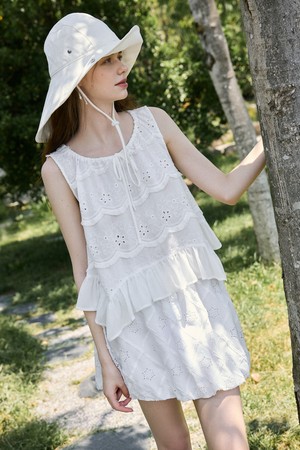 Embroidery tassel sleeveless top