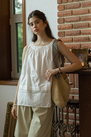Hollow back sleeveless top_WHITE