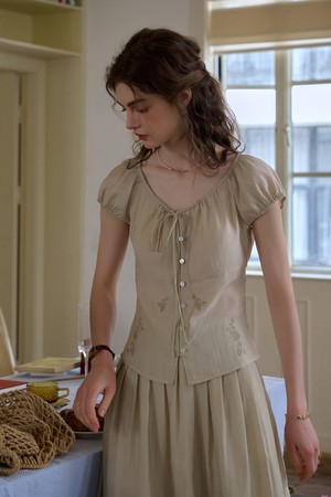 Botanical embroidery blouse