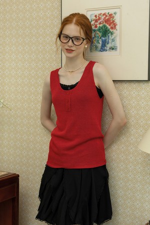 Wide collar sleeveless top_RED