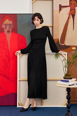 Black puff sleeve slim dress