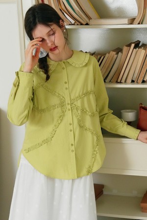 Ruffle back ribbon collar shirt