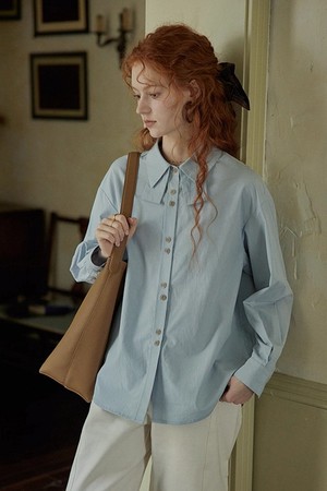 Simple button point shirt