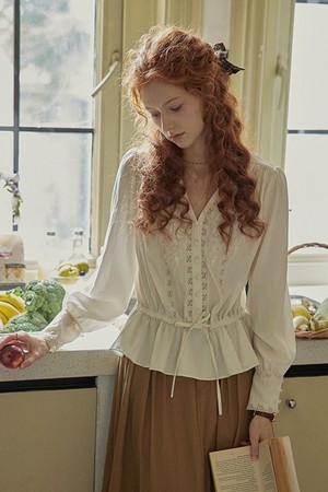 Embroidery v-neck string blouse
