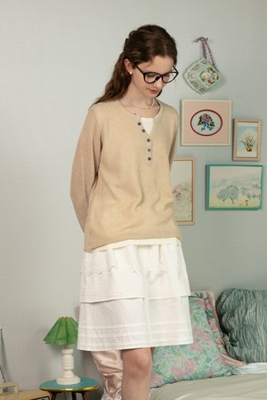 Multi-layered button skirt_WHITE