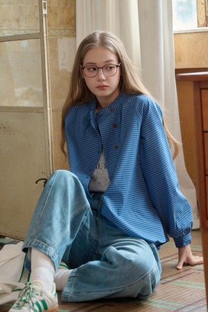 Semi-turtleneck plaid puff shirt