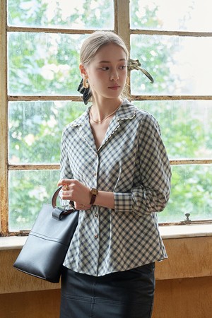 Light plaid long-sleeved blouse