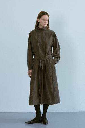 High-neck long-sleeved dress_BROWN
