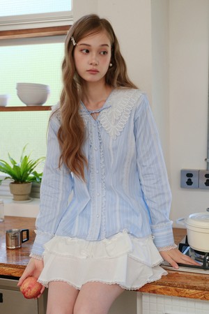 Lace collar striped blouse