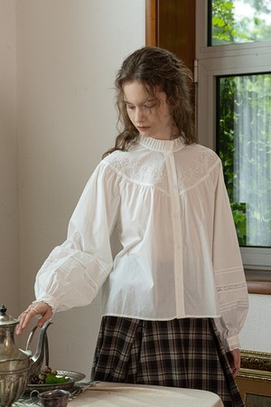 White hollow pattern shirt