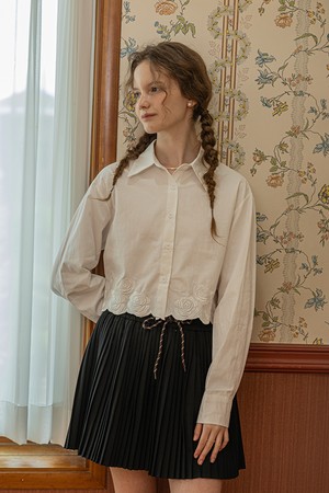 Flower embroidery cropped shirt_WHITE
