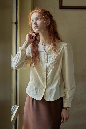 Vintage embroidered collar shirt