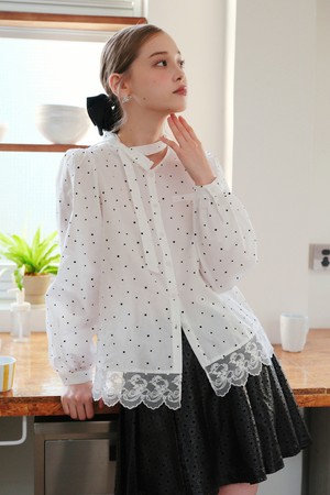 Dot lace ribbon blouse